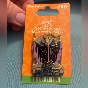 NWT Disney Maleficent & Diablo Trading Pin 2014 RARE Halloween